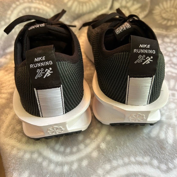 NEW Nike Interact Run Sneakers - Women’s size 11 - never worn! - Picture 7 of 10
